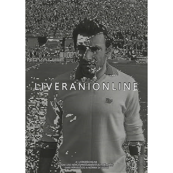 NEG-RETROSPETTIVA LUIGI CAPUZZO CALCIATORE NELLA FOTO LUIGI CAPUZZO CON LA MAGLIA DEL VERONA CALCIO 1979-1980 AG ALDO LIVERANI SAS