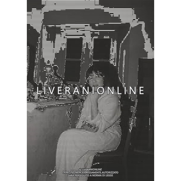 RETROSPETTIVA CHIARA SALERNO ATTRICE NELLA FOTO CHIARA SALERNO NEI CAMERINI NELL\'ANNO 1984 A MILANO AG ALDO LIVERANI SAS