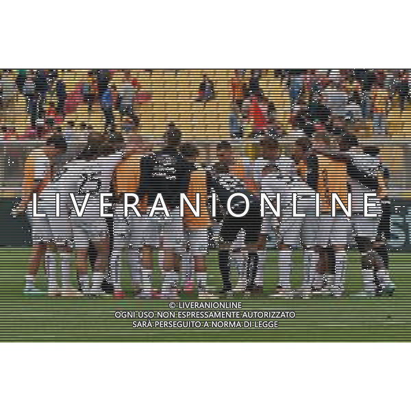 Spezia Calcio embraced in a circle during the Italian soccer Serie A match US Lecce vs Spezia Calcio on May 21, 2023 at Via del Mare Stadium in Lecce, Italy. Photo by Emmanuele Mastrodonato/ag. Aldo Liverani sas ©Emmanuele Matrodonato / Agenzia Aldo Liverani Sas