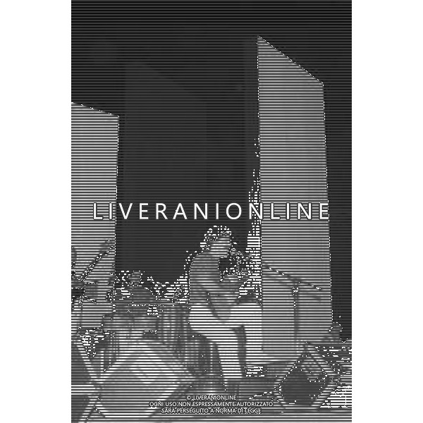 NG - RETROSPETTIVA TOQUINHO (pseudonimo di Antonio Pecci Filho) CANTANTE BRASILIANO NELLA FOTO MENTRE SI ESIBISCE A TEATRO NELL\'ANNO 1985 AG ALDO LIVERANI SAS