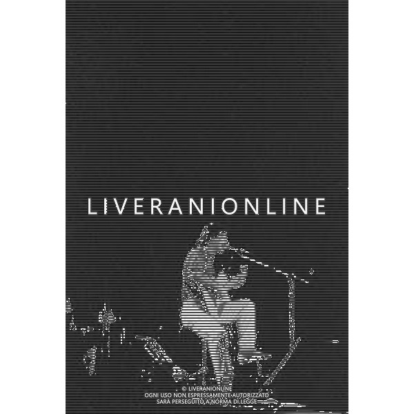 NG - RETROSPETTIVA TOQUINHO (pseudonimo di Antonio Pecci Filho) CANTANTE BRASILIANO NELLA FOTO MENTRE SI ESIBISCE A TEATRO NELL\'ANNO 1985 AG ALDO LIVERANI SAS