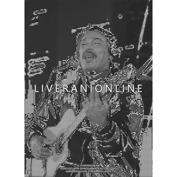 NG - RETROSPETTIVA TOQUINHO (pseudonimo di Antonio Pecci Filho) CANTANTE BRASILIANO NELLA FOTO IN CONCERTO A MILANO IN PIAZZA DUOMO NELL\'ANNO 1992 AG ALDO LIVERANI SAS