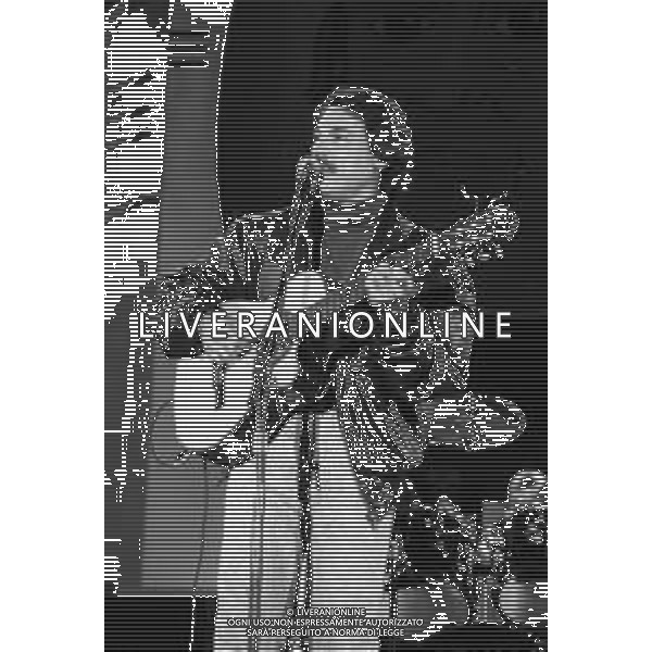 NG - RETROSPETTIVA TOQUINHO (pseudonimo di Antonio Pecci Filho) CANTANTE BRASILIANO NELLA FOTO IN CONCERTO A MILANO IN PIAZZA DUOMO NELL\'ANNO 1992 AG ALDO LIVERANI SAS