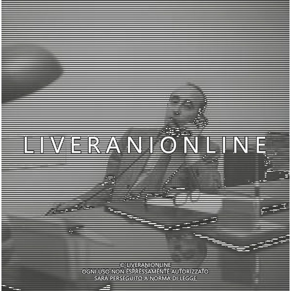 NEG-RETROSPETTIVA LELLO BERSANI GIORNALISTA NELLA FOTO LELLO BERSANI NELLA SEDE DELLA RAI DI VIA TEULADA NELL \'ANNO 1969 A ROMA AG ALDO LIVERANI SAS 