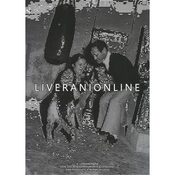 NEG-1972 SALSOMAGGIORE L\'EX PUGILE GIANCARLO GARBELLI NELLA SUA TENUTA DI CAMPAGNA TRA AGRICOLTURA E DOVE DIPINGE QUADRI AG ALDO LIVERANI SAS