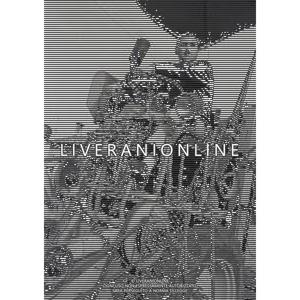 NEG-1972 SALSOMAGGIORE L\'EX PUGILE GIANCARLO GARBELLI NELLA SUA TENUTA DI CAMPAGNA TRA AGRICOLTURA E DOVE DIPINGE QUADRI AG ALDO LIVERANI SAS