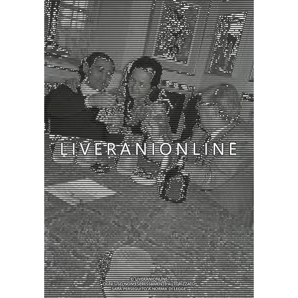 NEG-1972 SALSOMAGGIORE L\'EX PUGILE GIANCARLO GARBELLI NELLA SUA TENUTA DI CAMPAGNA TRA AGRICOLTURA E DOVE DIPINGE QUADRI AG ALDO LIVERANI SAS