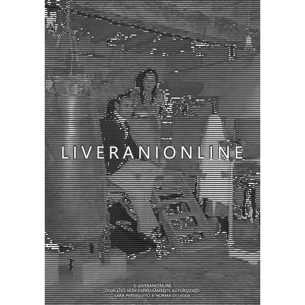 NEG-1972 SALSOMAGGIORE L\'EX PUGILE GIANCARLO GARBELLI NELLA SUA TENUTA DI CAMPAGNA TRA AGRICOLTURA E DOVE DIPINGE QUADRI AG ALDO LIVERANI SAS