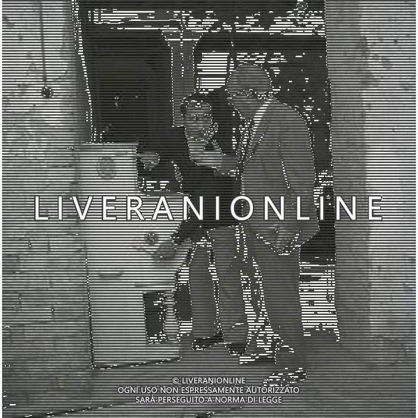 NEG-1972 SALSOMAGGIORE L\'EX PUGILE GIANCARLO GARBELLI NELLA SUA TENUTA DI CAMPAGNA TRA AGRICOLTURA E DOVE DIPINGE QUADRI AG ALDO LIVERANI SAS