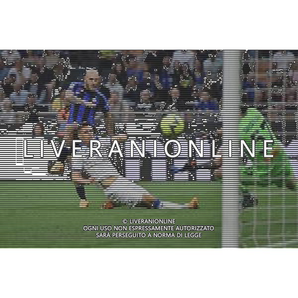 Federico Dimarco (Inter) occasione da gol parata da Marco Sportiello (Atalanta) e poi ribattuta in rete da Nicolo\' Barella (Inter) per il gol del 2 a 0 Inter vs Atalanta Milano 27-05-2023 Stadio Giuseppe Meazza - San Siro Campionato Serie A TIM - 37a giornata foto Roberto Garavaglia/ag. Aldo Liverani sas/ AGENZIA ALDO LIVERANI SAS