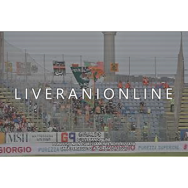 275-2023. Cagliari Calcio-Venezia F.C. Gara preliminare play off BKT 2022/2023, stadio Unipol Domus Cagliari. Foto Salvatore Moi/Aldo Liverani s.a.s. Nella foto: Tifosi del Venezia F.C. in trasferta, nel settore ospiti dello stadio Unipol Domus di Cagliari. ©MOI SALVATORE / AGENZIA ALDO LIVERANI SAS