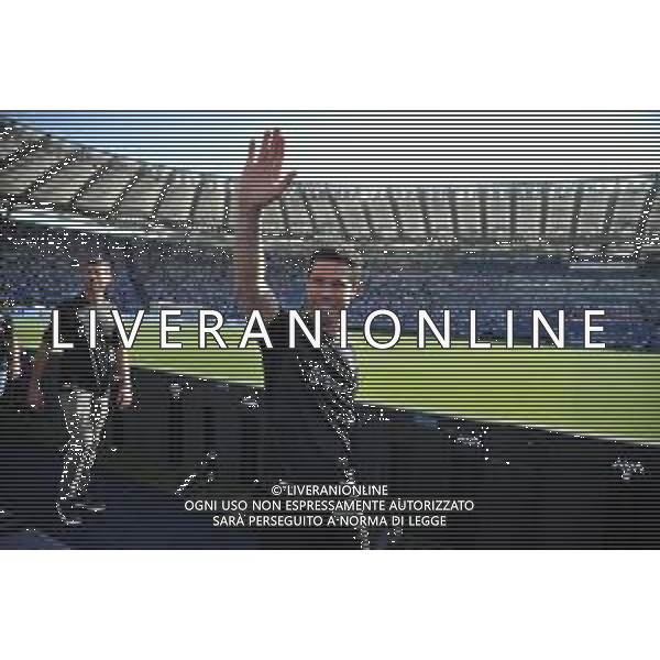 Lazio vs Cremonese Campionato Serie A TIM - 37 Giornata - Stadio Olimpico - Roma 28-05-2023 nella foto Hernanes saluta il pubblico FOTO FEDERICO GAETANO-AG ALDO LIVERANI SAS