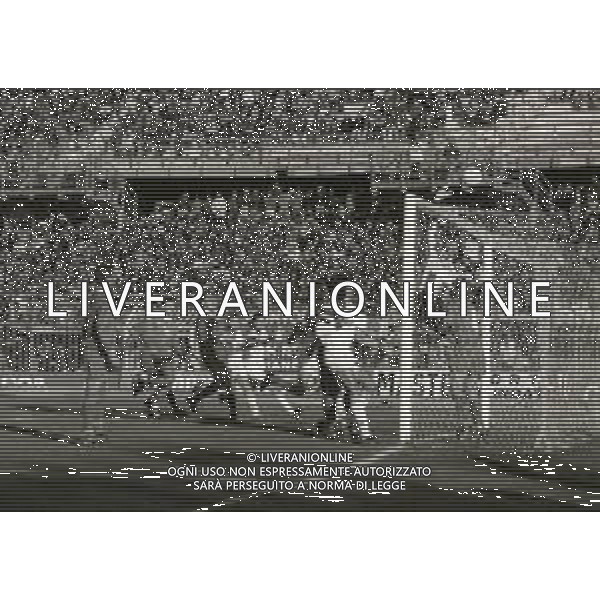 12-12-1993 PIACENZA CAMPIONATO DI CALCIO SERIE A PIACENZA-ROMA 1-0 NELLA FOTO PARATA MASSIMO TAIBI AG ALDO LIVERANI SAS