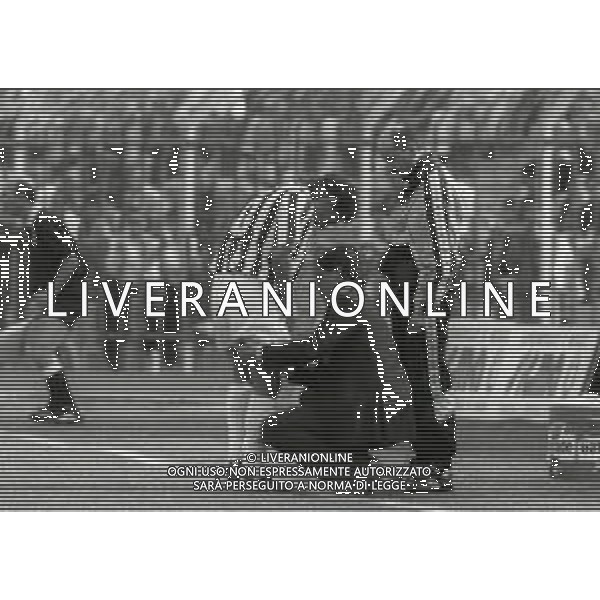 24-04-1994 PIACENZA-CAMPIIONATO DI CALCIO SERIE A PIACENZA-JUVENTUS 0-0 NELLA FOTO ROBERTO BAGGIO ALLE CURE DEL DOTTOR PASQUALE BERGAMO AG ALDO LIVERANI SAS