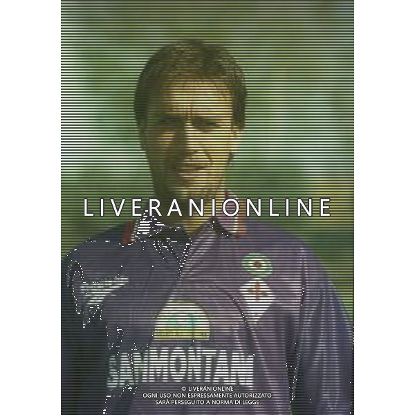 NEG-RETROSPETTIVA GABRIEL BATISTUTA CALCIATORE NELLA FOTO GABRIEL BATISTUTA CON LA MAGLIA DELLA FIORENTINA CALCIO NELL\'ANNO 1996-1996 AG ALDO LIVERANI SAS 