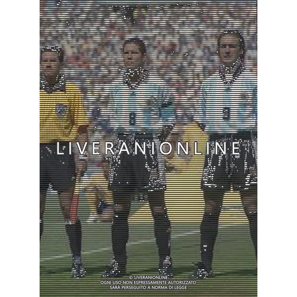 NEG-RETROSPETTIVA GABRIEL BATISTUTA CALCIATORE NELLA FOTO GABRIEL BATISTUTA CON LA MAGLIA DELLA NAZIONALE ARGENTINA IN OLANDA ARGENTINA MONDIALI 1998 CON DIEGO SIMEONE  AG ALDO LIVERANI SAS 