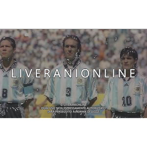 NEG-RETROSPETTIVA GABRIEL BATISTUTA CALCIATORE NELLA FOTO GABRIEL BATISTUTA CON LA MAGLIA DELLA NAZIONALE ARGENTINA IN OLANDA ARGENTINA MONDIALI 1998 CON DIEGO SIMEONE E ARIEL ORTEGA AG ALDO LIVERANI SAS 