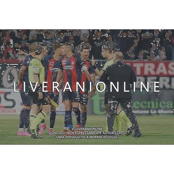 Players of FC Crotone protests with the referee Mario Perri of Roma during the Italian soccer Serie C match Calcio Foggia 1920 vs FC Crotone on May 27, 2023 at Pino Zaccheria Stadium in Foggia, Italy. Photo by Emmanuele Mastrodonato/ag. Aldo Liverani sas/Agenzia Aldo Liverani Sas