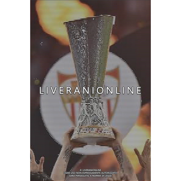 TVRG il trofeo della UEFA Eruopa League - premiazione - con la coppa Siviglia vs Roma Budapest (HUN) 31-05-2023 Puskas Arena Finale UEFA Europa League foto Roberto Garavaglia/ag. Aldo Liverani sas / Agenzia Aldo Liverani Sas