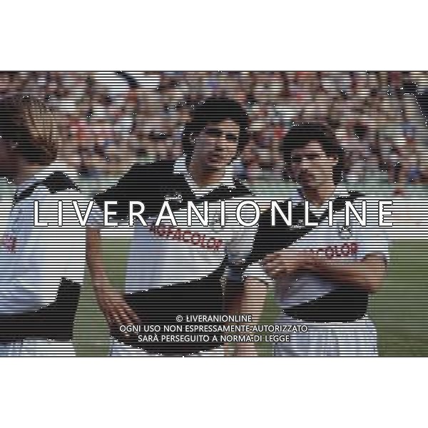 RETROSPETTIVA ANDREA CARNEVALE CALCIATORE NELLA FOTO CON LA MAGLIA DELL\'UDINESE CALCIO NELL\'ANNO 1984 CON DINO GALPAROLI AG ALDO LIVERANI SAS