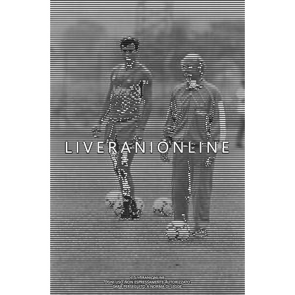 Neg- RETROSPETTIVA ANDREA CARNEVALE CALCIATORE NELLA FOTO IN ALLENAMENTO CON LA MAGLIA DEL NAPOLI CALCIO NELL\'ANNO 1988-1989 CON L\'ALLENATORE OTTAVIO BIANCHI AG ALDO LIVERANI SAS