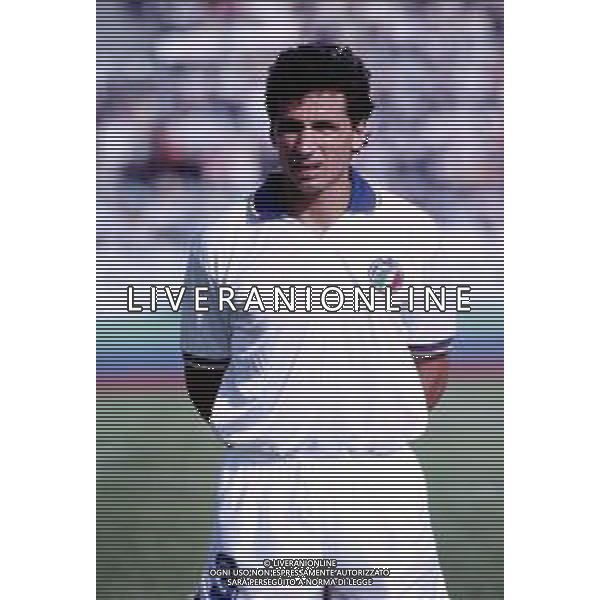 RETROSPETTIVA ANDREA CARNEVALE CALCIATORE NELLA FOTO ANDREA CARNEVALE CON LA MAGLIA DELLA NAZIONALE ITALIANA - Olimpiadi di Seul 1988 AG ALDO LIVERANI SAS