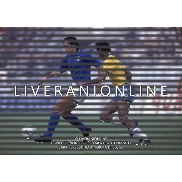 RETROSPETTIVA ANDREA CARNEVALE CALCIATORE NELLA FOTO ANDREA CARNEVALE CON LA MAGLIA DELLA NAZIONALE ITALIANA AG ALDO LIVERANI SAS