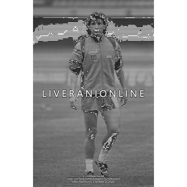 Neg- RETROSPETTIVA ANDREA CARNEVALE CALCIATORE NELLA FOTO IN ALLENAMENTO CON LA MAGLIA DELLA NAZIONALE ITALIANA NELL\'ANNO 1989 AG ALDO LIVERANI SAS
