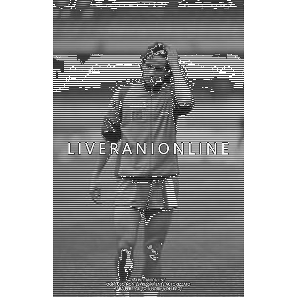 Neg- RETROSPETTIVA ANDREA CARNEVALE CALCIATORE NELLA FOTO IN ALLENAMENTO CON LA MAGLIA DELLA NAZIONALE ITALIANA NELL\'ANNO 1989 AG ALDO LIVERANI SAS