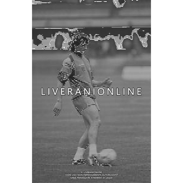 Neg- RETROSPETTIVA ANDREA CARNEVALE CALCIATORE NELLA FOTO IN ALLENAMENTO CON LA MAGLIA DELLA NAZIONALE ITALIANA NELL\'ANNO 1989 AG ALDO LIVERANI SAS