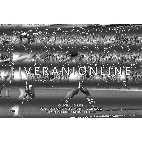 Neg- RETROSPETTIVA ANDREA CARNEVALE CALCIATORE NELLA FOTO CON LA MAGLIA DELLA NAZIONALE ITALIANA NELLA PARTITA AMICHEVOLE CONTRO L\'UNGHERIA A TARANTO IL 26.04.1989 - ESULTANZA DOPO IL GOL AG ALDO LIVERANI SAS