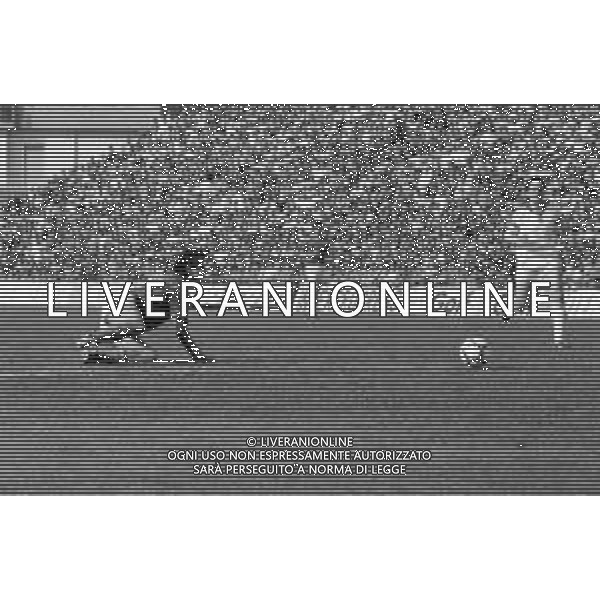 Neg- RETROSPETTIVA ANDREA CARNEVALE CALCIATORE NELLA FOTO CON LA MAGLIA DELLA NAZIONALE ITALIANA NELLA PARTITA AMICHEVOLE CONTRO L\'UNGHERIA A TARANTO IL 26.04.1989 AG ALDO LIVERANI SAS