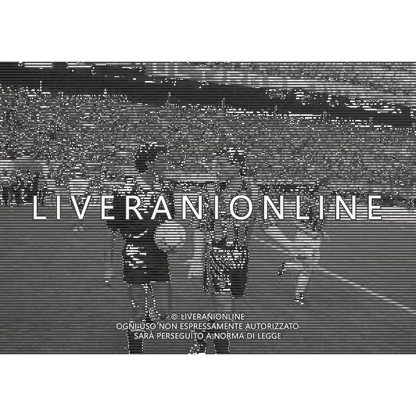 NEG-18-04-1992 MILANO CAMPIONATO DI CALCIO SERIE A MILAN-INTER 1-0 NELLA FOTO L\'ARBITRO GRAZIANO CESARI E MARCELLO MONTANARI AG ALDO LIVERANI SAS