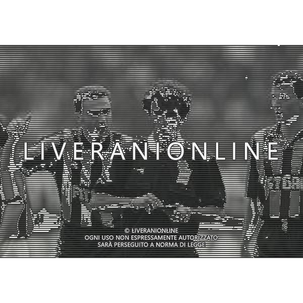 NEG-18-04-1992 MILANO CAMPIONATO DI CALCIO SERIE A MILAN-INTER 1-0 NELLA FOTO L\'ARBITRO GRAZIANO CESARI CON GIUSEPPE BERGOMI E MARCELLO MONTANARI AG ALDO LIVERANI SAS
