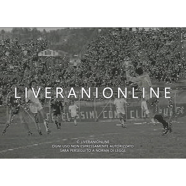 NEG-19-12-1982 COMO CAMPIONATO DI CALCIO SERIE B COMO-AREZZO 0-1 NELLA FOTO PARATA GIUSEPPE PELLICANO\' AG ALDO LIVERANI SAS