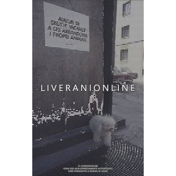 DIAP-1990 MILANO NON ABBANDONARE I CANI SCRITTE APPARSE SUI MURI DELLA CITTA\' DI MILANO PRIMA DELLE FERIE ESTIVE DEGLI ITALIANI AG ALDO LIVERANI SAS