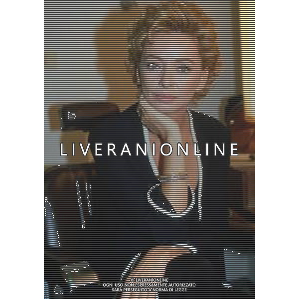 RETROSPETTIVA ENRICA BONACCORTI CONDUTTRICE TELEVISIVA NELLA FOTO CONDUTTRICE TELEVISIVA DI \'CUORI D\'ORO\' NELL\'ANNO 1995 AG ALDO LIVERANI SAS