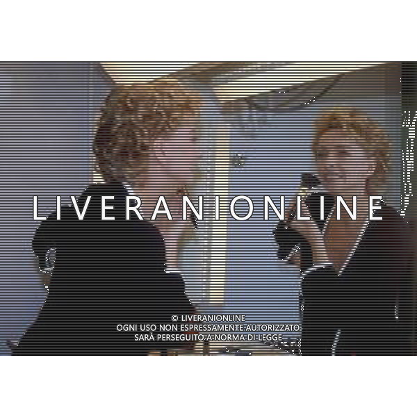 RETROSPETTIVA ENRICA BONACCORTI CONDUTTRICE TELEVISIVA NELLA FOTO CONDUTTRICE TELEVISIVA DI \'CUORI D\'ORO\' NELL\'ANNO 1995 AG ALDO LIVERANI SAS