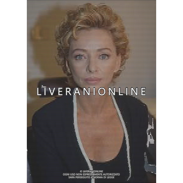 RETROSPETTIVA ENRICA BONACCORTI CONDUTTRICE TELEVISIVA NELLA FOTO CONDUTTRICE TELEVISIVA DI \'CUORI D\'ORO\' NELL\'ANNO 1995 AG ALDO LIVERANI SAS