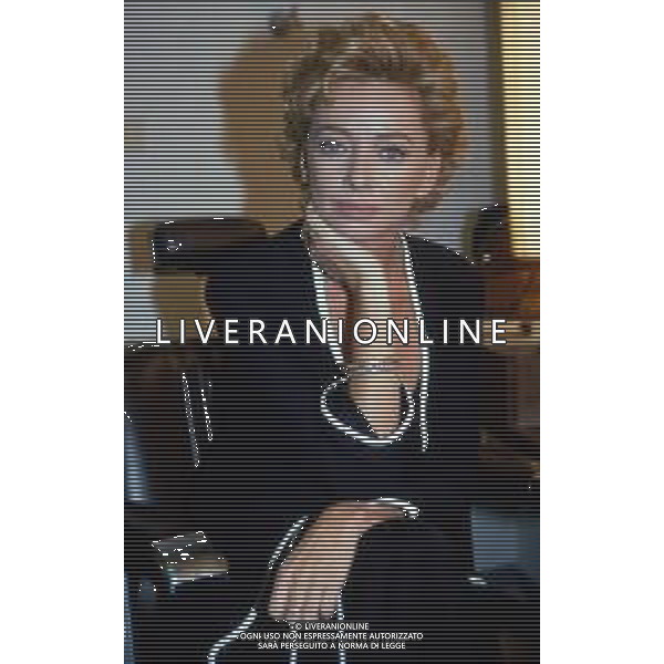 RETROSPETTIVA ENRICA BONACCORTI CONDUTTRICE TELEVISIVA NELLA FOTO CONDUTTRICE TELEVISIVA DI \'CUORI D\'ORO\' NELL\'ANNO 1995 AG ALDO LIVERANI SAS