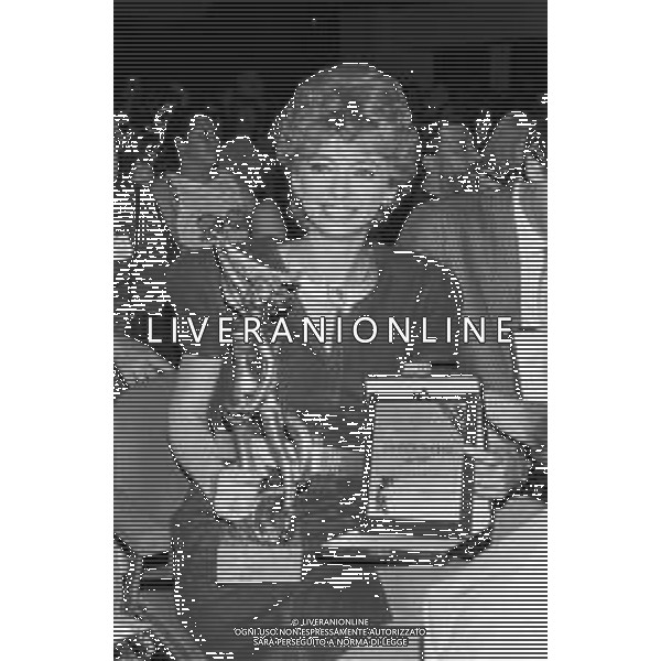 Neg- RETROSPETTIVA ENRICA BONACCORTI CONDUTTRICE TELEVISIVA NELLA FOTO AL 25° PREMIO REGIA TELEVISIVA NELL\'ANNO 1985 AG ALDO LIVERANI SAS