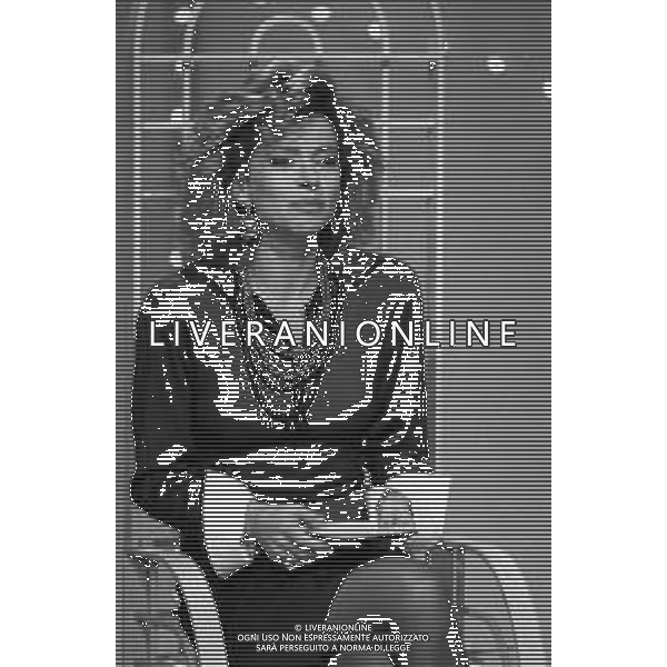 Neg- RETROSPETTIVA ENRICA BONACCORTI CONDUTTRICE TELEVISIVA NELLA FOTO A MILANO NELL\'ANNO 1988 CONDUCE IL PROGRAMMA \'CARI GENITORI\' AG ALDO LIVERANI SAS