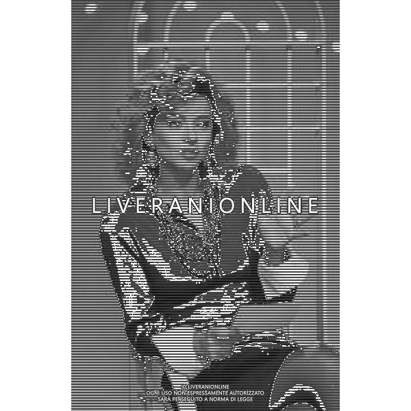 Neg- RETROSPETTIVA ENRICA BONACCORTI CONDUTTRICE TELEVISIVA NELLA FOTO A MILANO NELL\'ANNO 1988 CONDUCE IL PROGRAMMA \'CARI GENITORI\' AG ALDO LIVERANI SAS