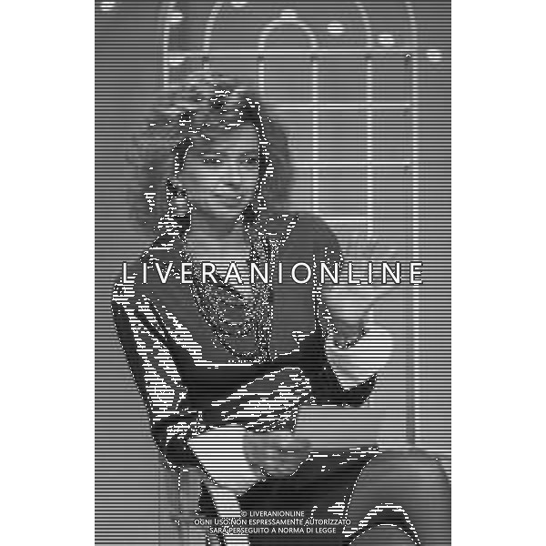 Neg- RETROSPETTIVA ENRICA BONACCORTI CONDUTTRICE TELEVISIVA NELLA FOTO A MILANO NELL\'ANNO 1988 CONDUCE IL PROGRAMMA \'CARI GENITORI\' AG ALDO LIVERANI SAS