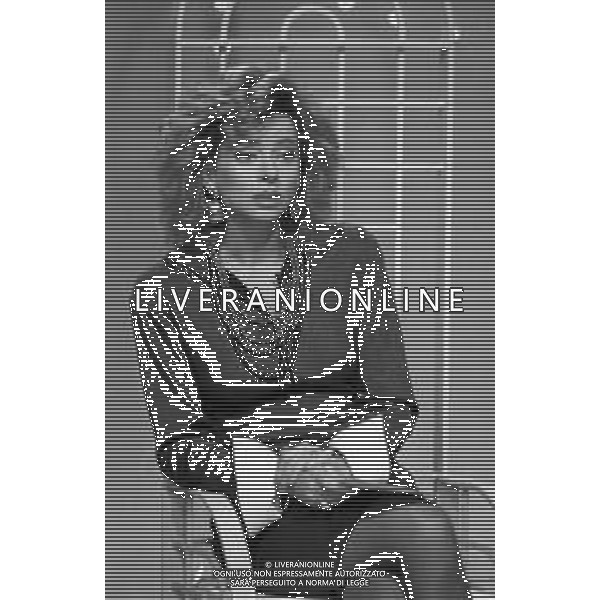 Neg- RETROSPETTIVA ENRICA BONACCORTI CONDUTTRICE TELEVISIVA NELLA FOTO A MILANO NELL\'ANNO 1988 CONDUCE IL PROGRAMMA \'CARI GENITORI\' AG ALDO LIVERANI SAS