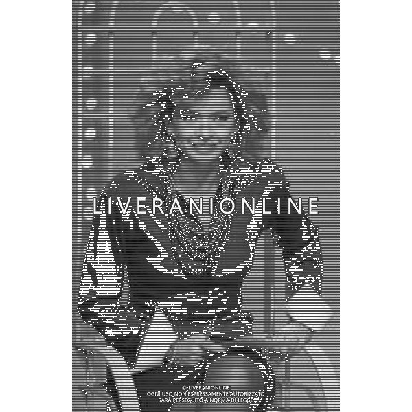 Neg- RETROSPETTIVA ENRICA BONACCORTI CONDUTTRICE TELEVISIVA NELLA FOTO A MILANO NELL\'ANNO 1988 CONDUCE IL PROGRAMMA \'CARI GENITORI\' AG ALDO LIVERANI SAS