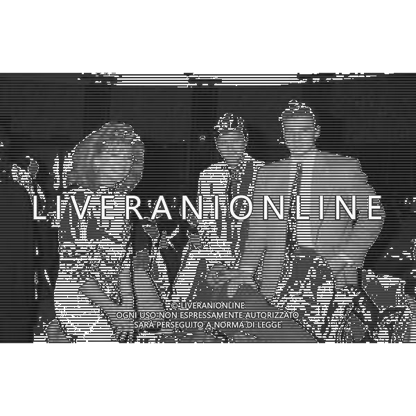 Neg- RETROSPETTIVA ENRICA BONACCORTI CONDUTTRICE TELEVISIVA NELLA FOTO A MILANO NELL\'ANNO 1989 CON IL CALCIATORE DELL\'INTER ALDO SERENA E NICOLA BERTI AG ALDO LIVERANI SAS