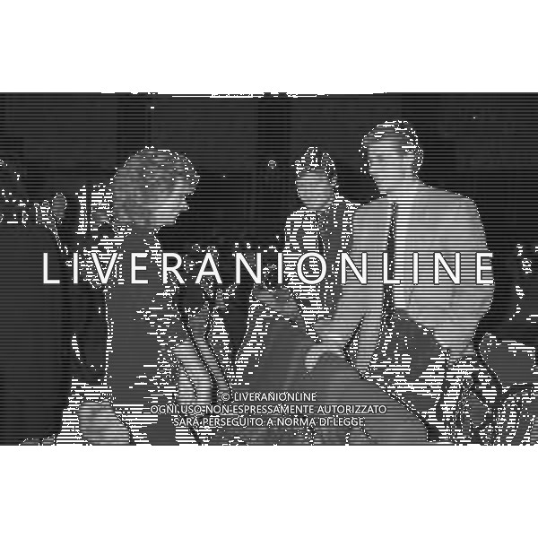Neg- RETROSPETTIVA ENRICA BONACCORTI CONDUTTRICE TELEVISIVA NELLA FOTO A MILANO NELL\'ANNO 1989 CON IL CALCIATORE DELL\'INTER ALDO SERENA E NICOLA BERTI AG ALDO LIVERANI SAS