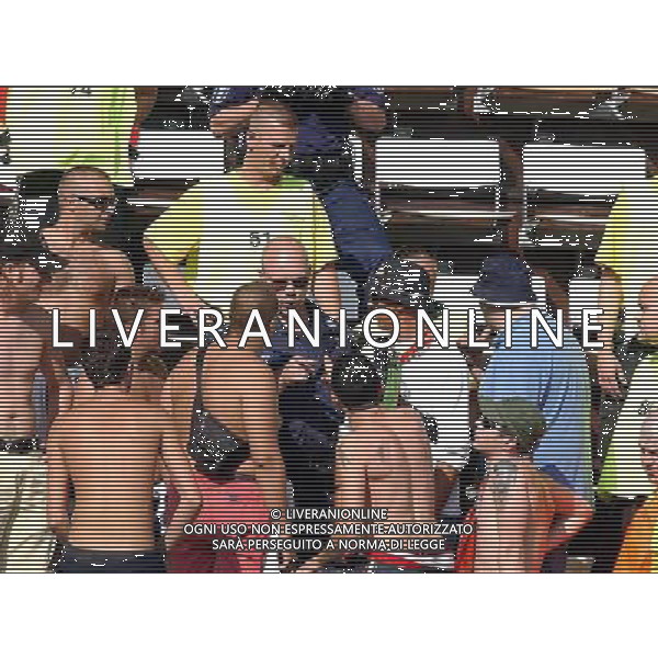 VANTAA (FINLANDIA) 26/07/2003 TERZO TURNO INTERTOTO ALLIANSSI-PERUGIA NELLA FOTO:I POLIZIOTTI MINACCIANO I TIFOSI PERUGINI* FOTO 1905/ROBERTO SETTONCE/ALDO LIVERANI S.A.S.