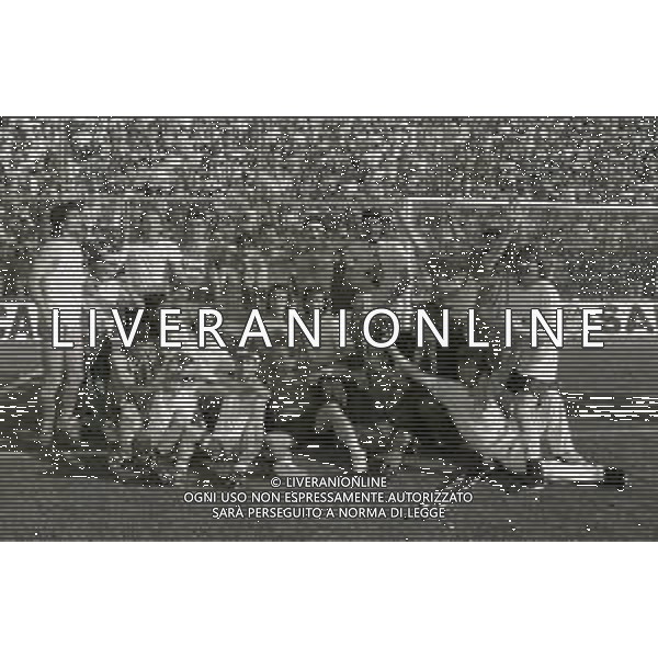NEG- 15-06-1994 CREMONA SPAREGGIO PER LA PROMOZIONE IN SERIE A PADOVA-CESENA 2-1 NELLA FOTO I GIOCATORI DEL PADOVA CALCIO FESTEGGIANO LA PROMOZIONE IN SERIE A AG ALDO LIVERANI SAS
